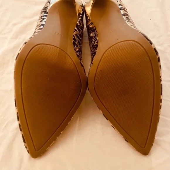 Leopard print Gold colored pumps by Guess in size 6! - Picture 7 of 10